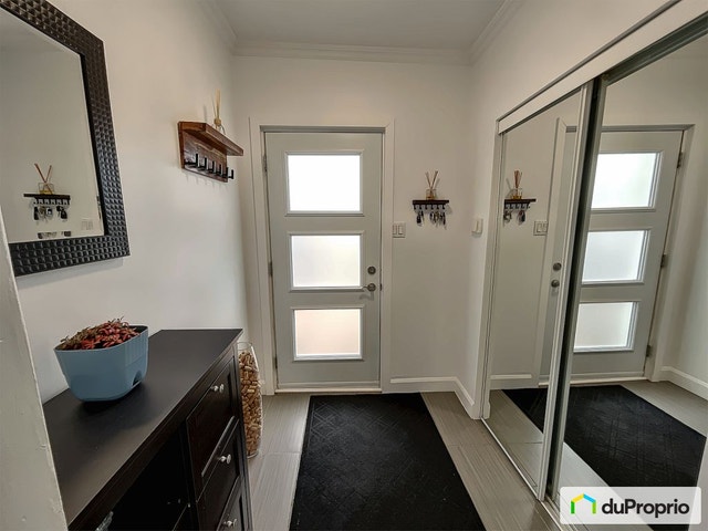 34e Avenue — photo 2