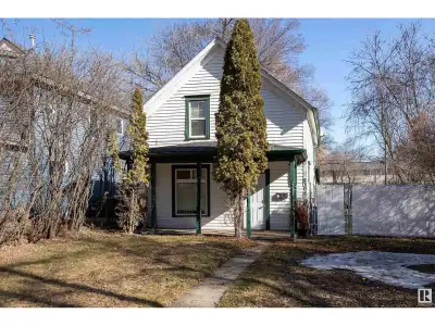 CHARACTER HOME! IMMEDIATE POSSESSION! NEW FURNACE! This 1073 sq ft 2 bed + den, 1 bath home has been...