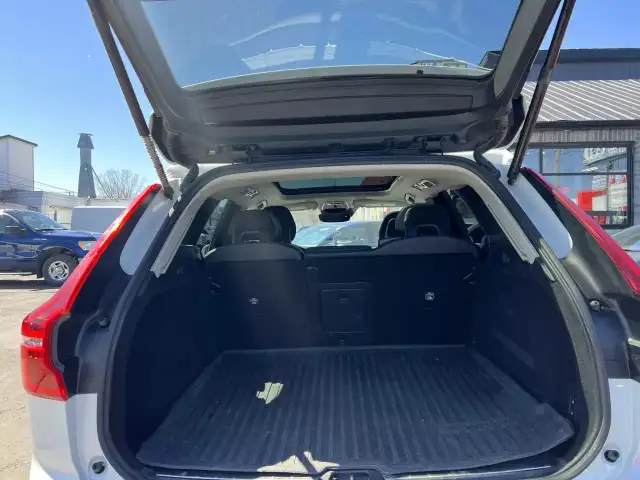 2018 VOLVO XC60 T5 Momentum in Cars & Trucks in Laval / North Shore - Image 5