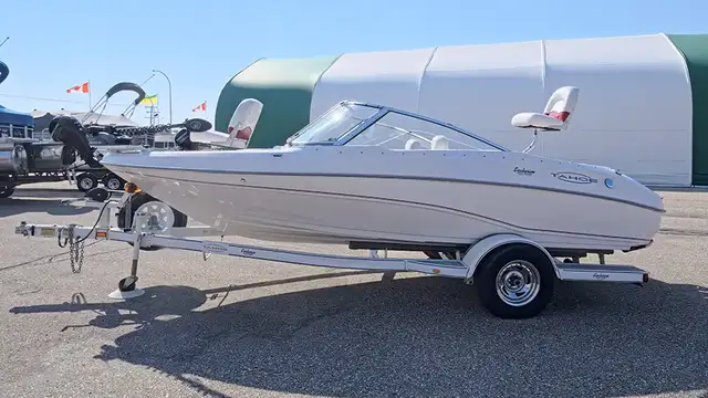 2001 Tahoe Q3 used bowrider fiberglass boat in Powerboats & Motorboats in Prince Albert - Image 2