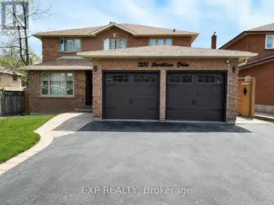 Bright and spacious legal basement apartment in the highly sought after Clearview neighbourhood. Off...