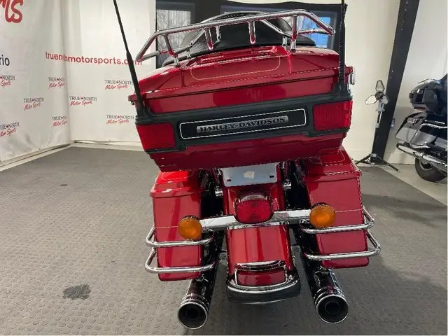 2013 Harley-Davidson Electra Glide Ultra Classic CANADIAN HARLEY in Sport Touring in North Bay - Image 9