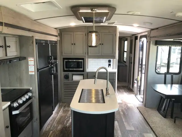 2020 Keystone RV Outback 328RL in Travel Trailers & Campers in St. Albert - Image 13