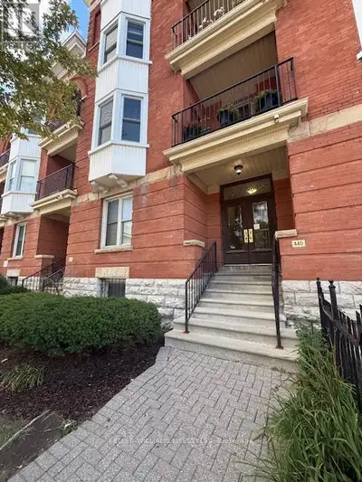 Welcome to 440 Wellington, where modern comfort meets downtown convenience in the heart of London. T...