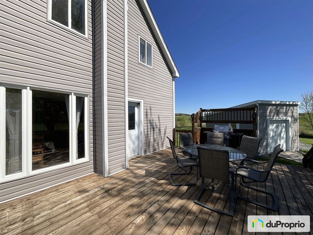 $333,000 - 2 Storey for sale in St-Claude — photo 2