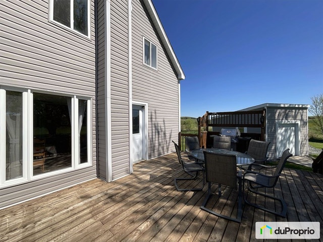 $333,000 - 2 Storey for sale in St-Claude — photo 2