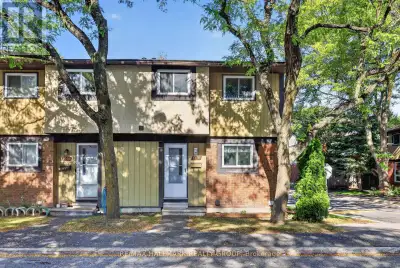 Available for rent in Orléans! Welcome to 6156 Brookside Lane, an end-unit condo townhouse offering...