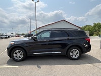 The 2023 Ford Explorer XLT 4WD is a smart choice for families who want space, comfort, and all-weath... (image 1)