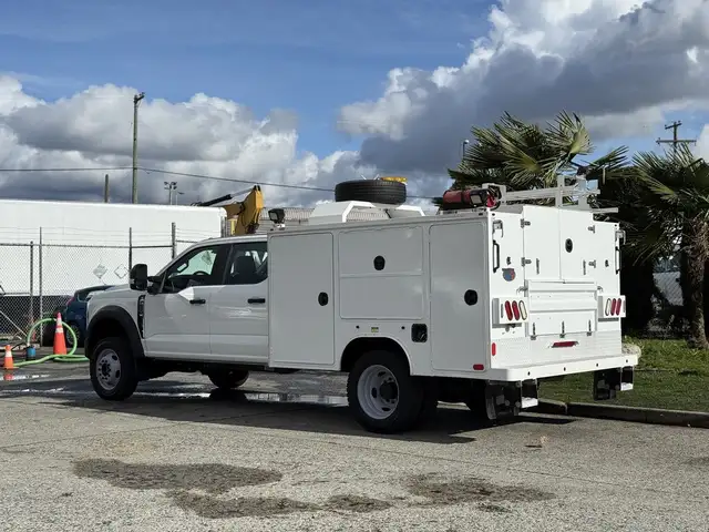2024 Ford F-550 Crew Cab 4x4 Service Truck with Welder and Compr in Heavy Trucks in City of Montréal - Image 8