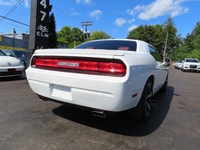 6-SPEED MANUAL - R/T Classic Pkg - WHITE ON RED INT CALL FOR APPOINTMENT 100% CANADIAN VEHICLE Visit... (image 9)