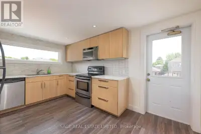 UPPER - 97 HOLWOOD AVENUE Toronto (Keelesdale-Eglinton West), On