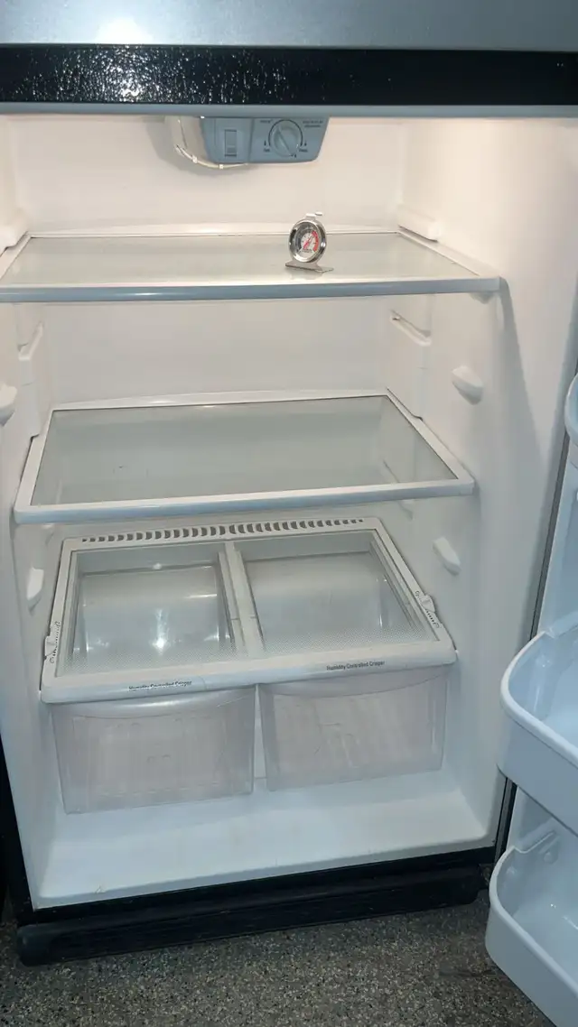 Frigidaire 30” Refrigerator Fully Tested  30-Day Warranty in Refrigerators in Kitchener / Waterloo - Image 7