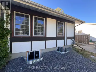 Location Location Location! 4 min walk from CSE/CSIS campus, 10 min to shops at Gloucester centre an...