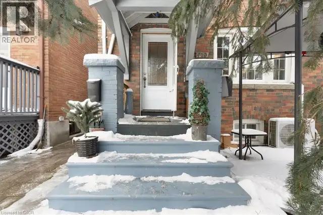 719 KINGSTON Road Toronto, Ontario