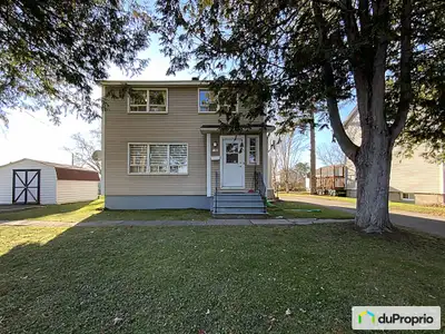 Duplex avec revenus annuels 18,000.00 $. Secteur paisible. Aubaine pour un premier acheteur occupant...