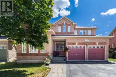 The home you've been waiting for! In Oakville's sought-after, family-friendly Westmount neighbourhoo...