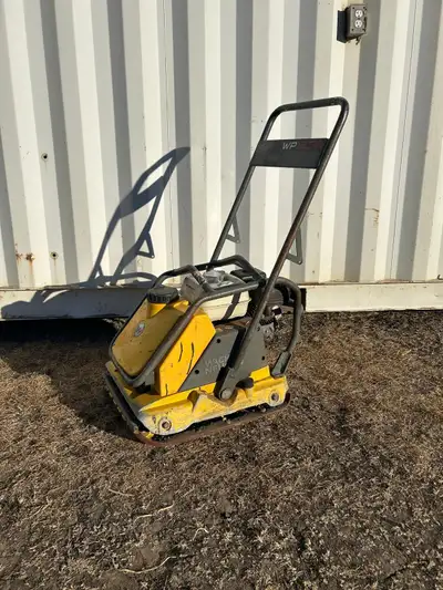 Wacker Neuson WP1550 plate compactor Engine: Honda GX160 Weight: 194 LBS Water tank