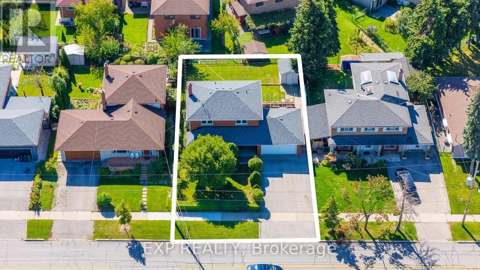 4-Bedroom Detached Home for Sale in York University Heights, photo 2 of 6