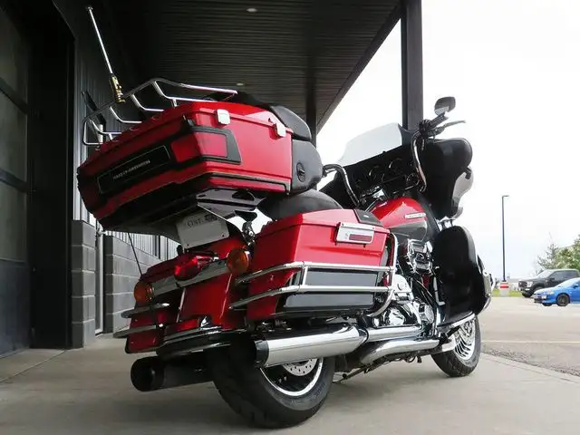 2010 Harley-Davidson Touring FLHTK - Electra Glide Ultra Limited in Sport Touring in Cambridge - Image 5