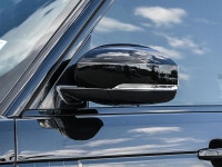 The 2019 Land Rover Range Rover V8 delivers full-size luxury, strong V8 performance, and the refined... (image 5)