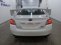 Imaginez tracer des virages avec un sourire, le grondement iconique d'une Subaru WRX blanche 2018 so... (image 3)