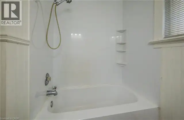 698 KING Street W Kitchener, Ontario in Houses for Sale in Kitchener / Waterloo - Image 16