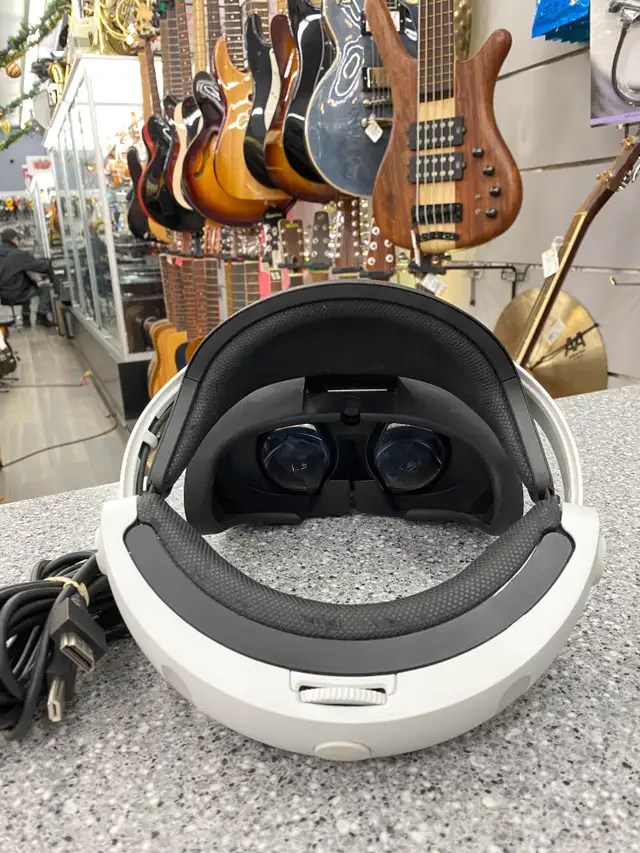 PlayStation Virtual Reality V2 Headset in Sony Playstation 4 in City of Toronto - Image 4