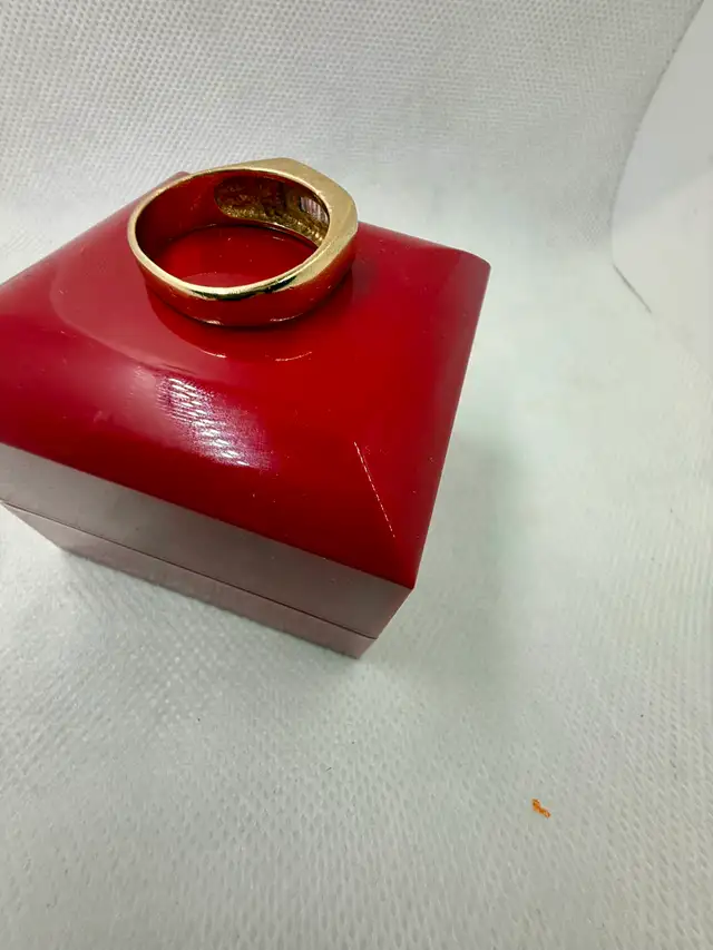 Men's 14K Gold Band with Diamonds~Size 11 in Jewellery & Watches in Hamilton - Image 4