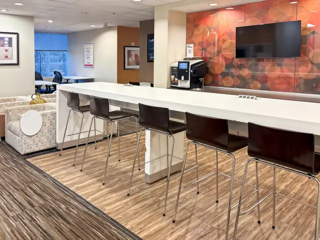 Office space for rent for 1 person in Crowfoot Centre Calgary in Commercial & Office Space for Rent in Calgary - Image 7