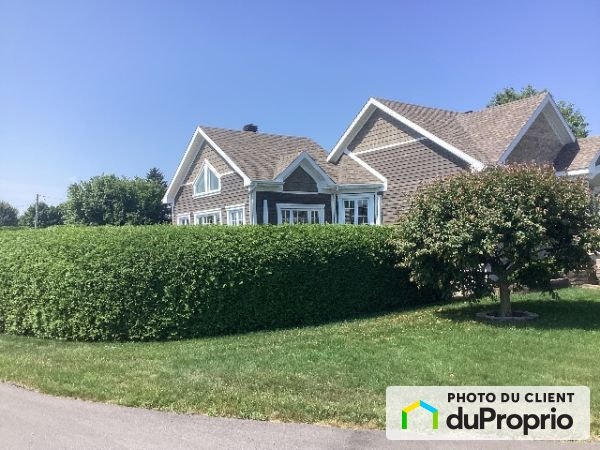 $684,900 - Bungalow for sale in Farnham — photo 2