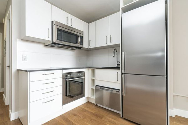Renovated Bachelor, Queen and Bathurst - ID 3925 in Long Term Rentals in City of Toronto - Image 3