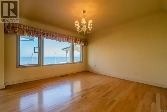 441 Memorial Ave Qualicum Beach, British Columbia in Houses for Sale in Parksville / Qualicum Beach - Image 23