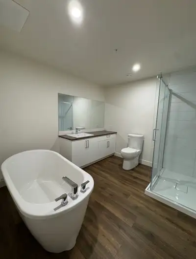 4 1/2 - Disponible dès maintenant Situé près de tous les services. Construction 2024 1282 pi2 - Situ...