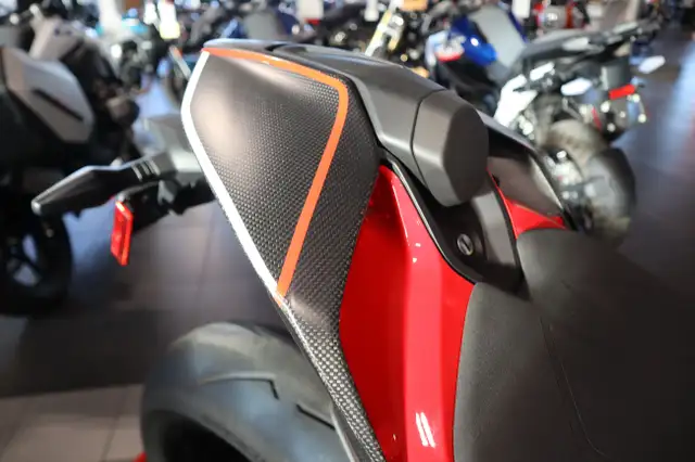 2025 Ducati Panigale V4 S Red in Street, Cruisers & Choppers in Edmonton - Image 5