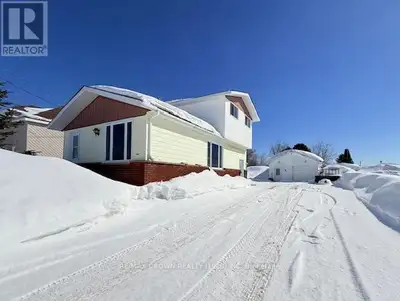 Fantastic opportunity to own a property with great potential!! Offering 2+1 bedrooms, 1 bathroom, a...