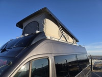POP-TOP B-CLASS RV \ SLEEPS 4 \ 21 FEET LONG \ ROOF MOUNT 13,500 BTU AIR CONDITIONER \ GASOLINE FIRE... (image 1)