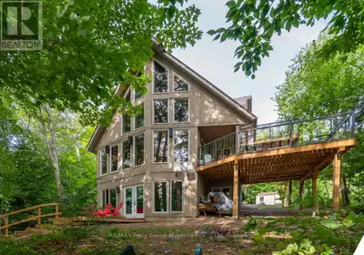 DESIRABLE OTTER LAKE! HOME or COTTAGE! 305 ft WATERFRONT! CUSTOM BUILT LAKE HOUSE only 15 Years New!...