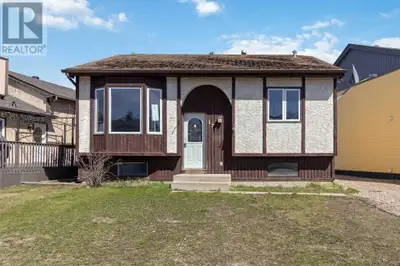 Unlock the potential at 176 Fullerton Drive, a gem nestled in the heart of Dickinsfield. This proper...