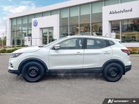 This Nissan Qashqai boasts a Regular Unleaded I-4 2.0 L/122 engine powering this Variable transmissi... (image 2)