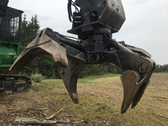 2011 John Deere 3754 log loader in Heavy Equipment in Red Deer - Image 4