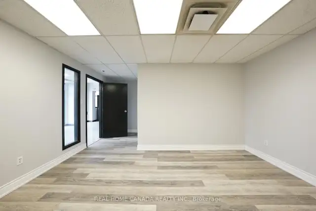 6200 Sq Ft Industrial Warehouse Space for Rent in Burlington in Commercial & Office Space for Rent in Oakville / Halton Region - Image 3