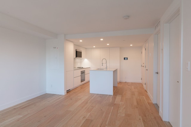 3460 Peel Street 3460 Peel Street — photo 3