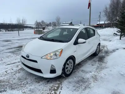 Toyota Prius C 2015 Automatique 88 000km Hybride Commandes audio sur le volant Connexion Bluetooth E...