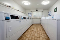 PERFECT FOR MATURE ACTIVE ADULTS, RETIREES AND SENIORS! SPACIOUS 2 BEDROOM APARTMENT FOR RENT IN OWE... (image 8)
