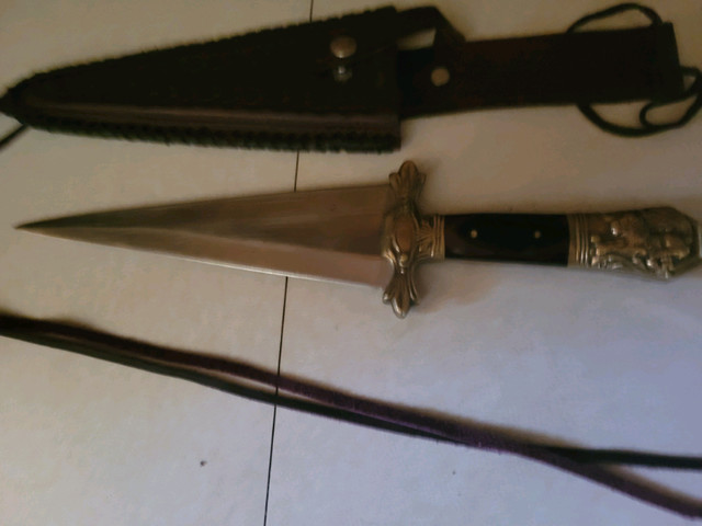 Collectable Dagger with sheath  in Arts & Collectibles in Lethbridge - Image 3