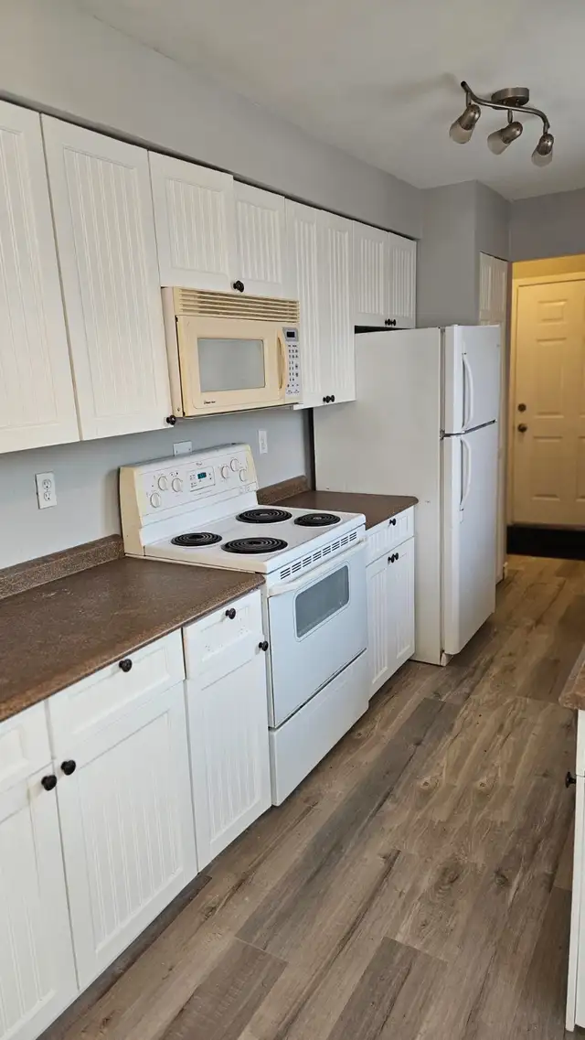 Spacious 3-Bed   Parking/Utilities/AC/Laundry Incl! (Guildwood)