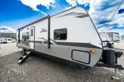 Located in Winfield, BC Call or Text 250-766-4607 Voyager RV Centre 1-800-668-1447 Ducted Air Condit...