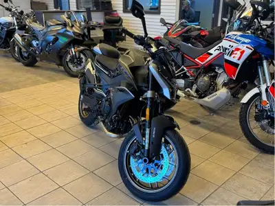 CFMOTO 800NK 2025 Bicylindre parallèle 799cc refroidi par liquide 99hp Réservoir 15L Selle 31.5po Ro...