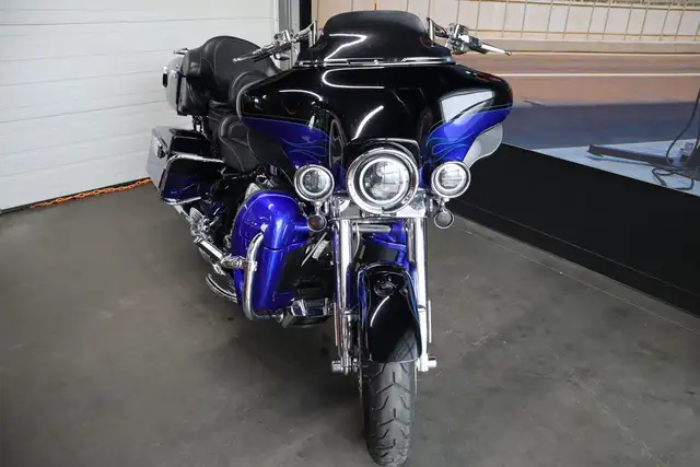 2011 Harley-Davidson FLHTCUSE8 - CVO Ultra Classic Electra Glide in Sport Touring in Strathcona County - Image 8