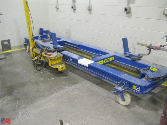 AUTOMOTIVE  BODY FRAME PULLING MACHINE FOR SALE in Other Business & Industrial in City of Toronto